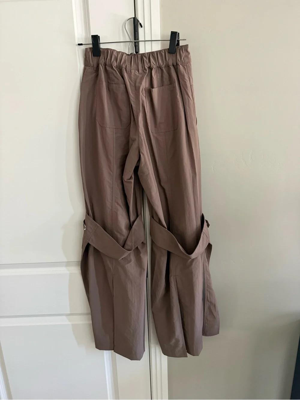 ALO Voyager Mushroom Wide Leg Split-Hem Cargo Pants, XS, never worn